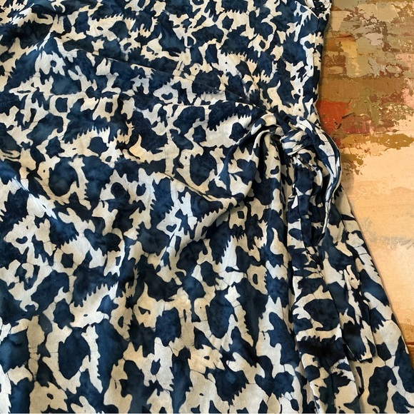 SAMBAR - Hand printed dress. - Picture 7 of 9